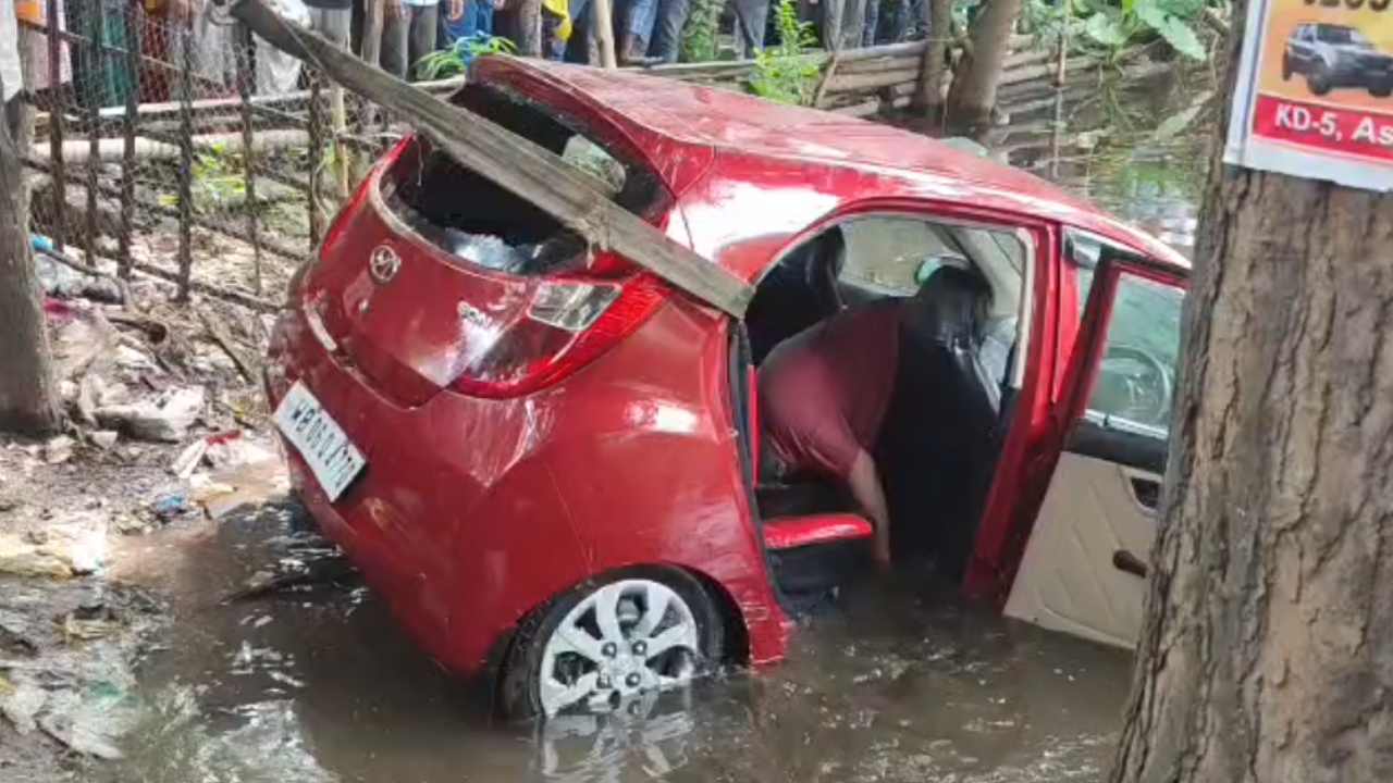 শখের বসে ড্রাইভিং শেখার প্রস্তুতিতেই মর্মান্তিক পরিণতি, কেষ্টপুরের পুকুরে গাড়ি পড়ে মৃত্যু বধূর