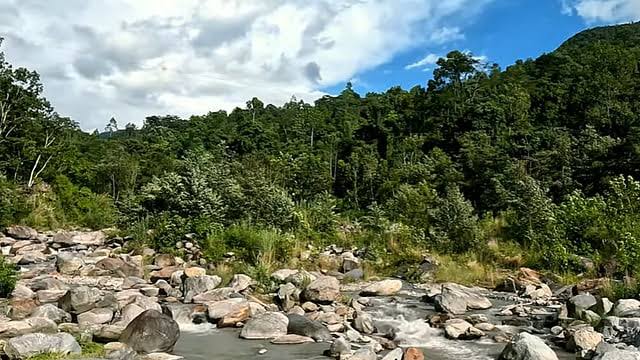 বর্ষায় পাহাড়ের কোলে নিরিবিলি ছুটি , পালাখোলার তীরে ক্যাম্পিংয়ের নতুন ঠিকানা