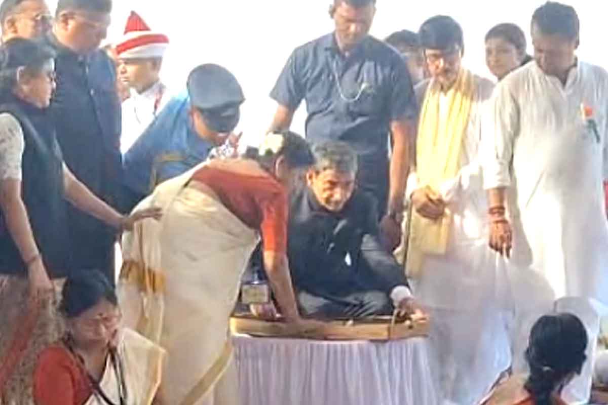 গান্ধীঘাটে চরকা কাটলেন রাজ্যপাল , স্বাধীনতা দিবসে আত্মনির্ভর ভারতের বার্তা আর.এন.রবির