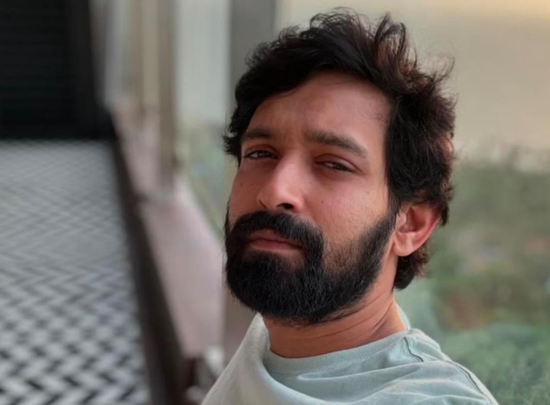 নম্বর ফাঁস থেকে খুনের হুমকি!দ্য সবরমতি রিপোর্টের পর রাতারাতি বদলে যায় বিক্রান্তের জীবন