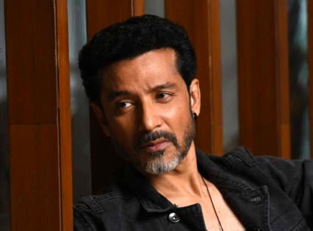 নেতারা গদিতে নেতাজি থাকেন হৃদয়ে! অনন্ত মহারাজকে জবাব টোটার