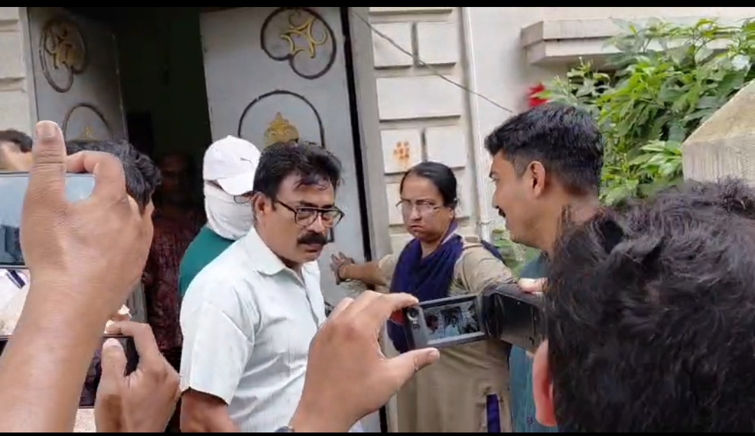 ডেবরার চাকরি দুর্নীতি মামলায় নয়া মোড়, সুজয়কে সঙ্গে নিয়ে তার বাড়িতে সিআইডির তল্লাশি