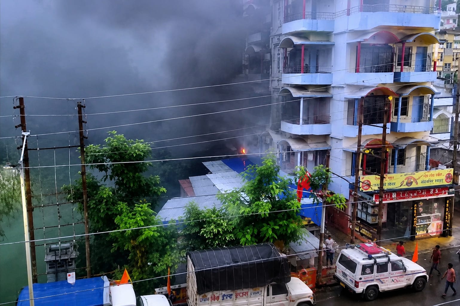 ভোররাতে তারাপীঠে ভয়াবহ অগ্নিকাণ্ড! ঘুমের মধ্যেই ঝলসে মৃত্যু ৭ পুণ্যার্থীর
