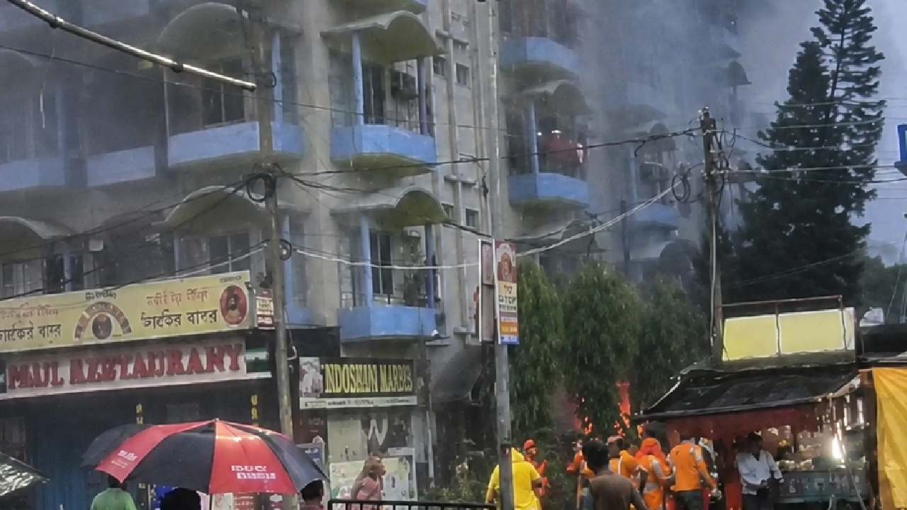 তারাপীঠে আগুনের ছায়া, আতঙ্কে হোটেল ছাড়ার হিড়িক পর্যটকদের