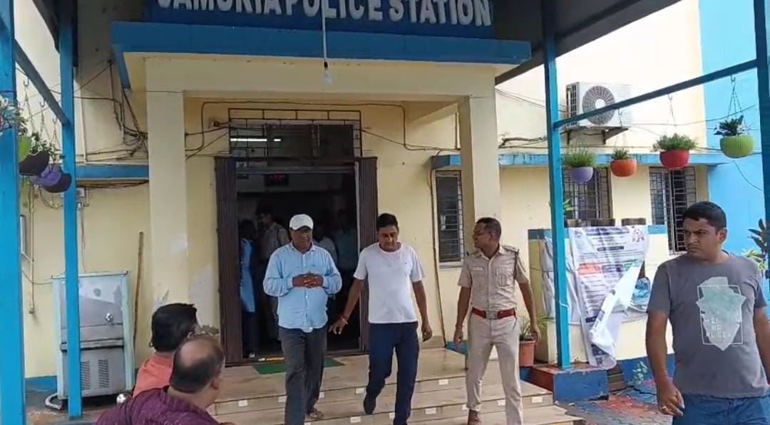 জামুড়িয়ায় পাথর বোঝাই ১৪ ট্রাক্টর আটক, গ্রেফতার ৫! নেপথ্যে কয়লা কারবারি বিকাশ গড়াইয়ের নাম