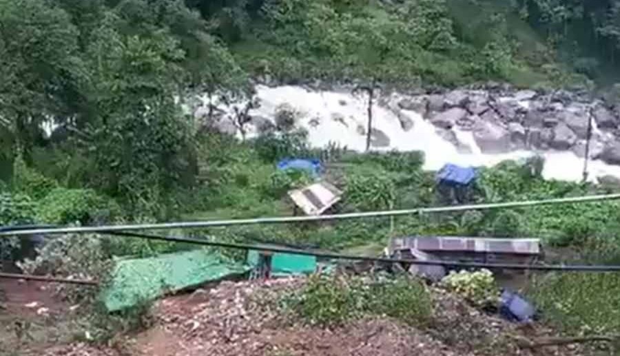 ভয়াবহ ভূমিধস সিকিমে, মৃত ৪