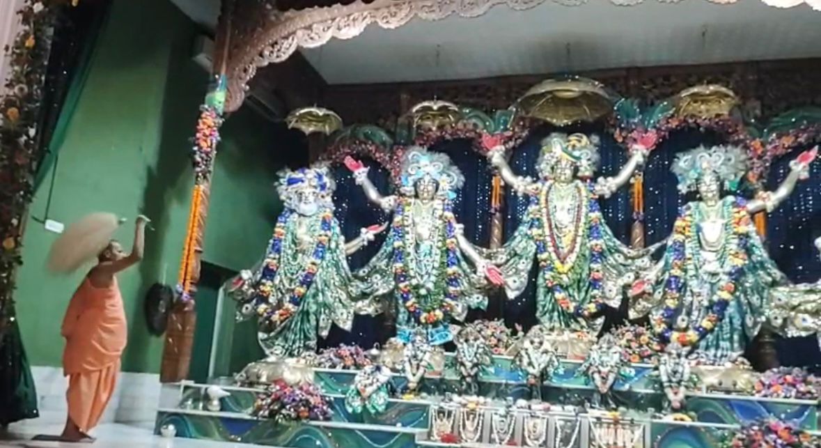 জন্মাষ্টমীর পুণ্যতিথিতে ভক্তি ও আনন্দের সাজে সেজে উঠেছে মায়াপুর