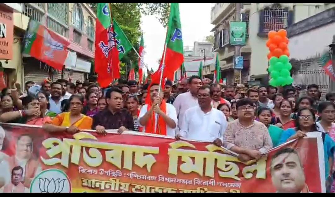 গলায় রুদ্রাক্ষ, নতুন রূপে প্রতিবাদ মিছিলে শুভেন্দু