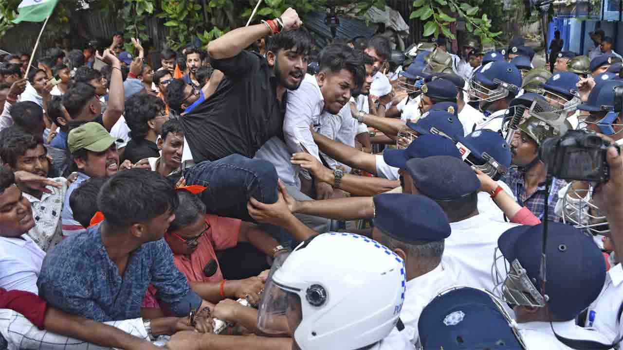 যাদবপুরের অশান্তির নেপথ্য খুঁজতে তৎপর কমিশন, শুরু হল নথি বিশ্লেষণ