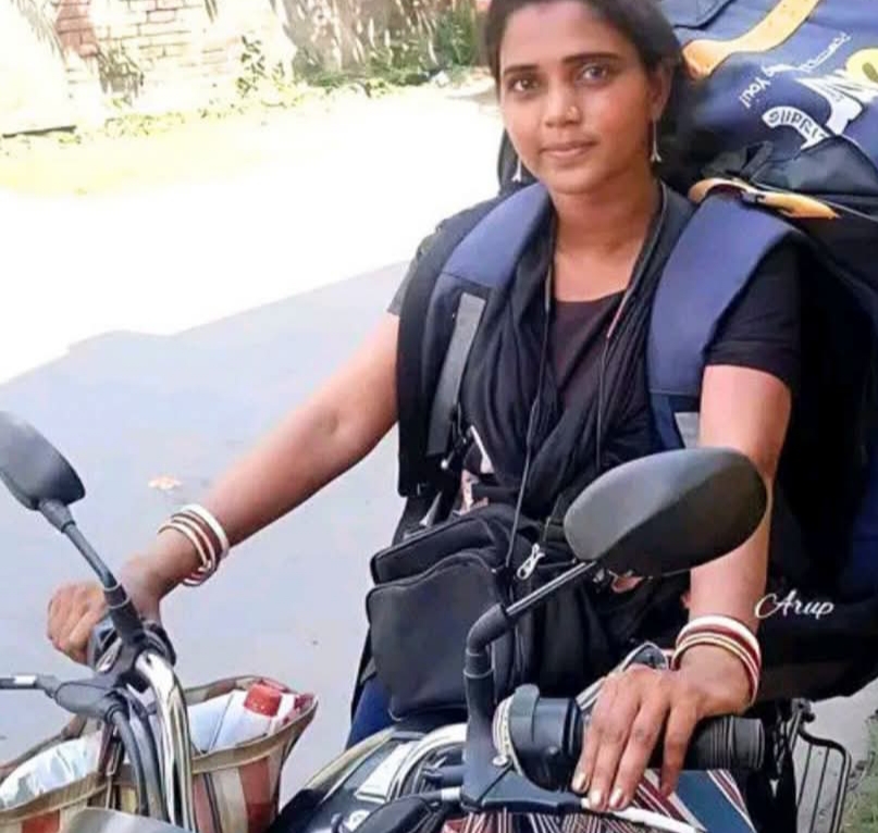 হাতে MSc-র ডিগ্রি, কাঁধে ডেলিভারির ব্যাগ! মোটরবাইকে চেপে সংসার চালাচ্ছেন সুপ্রীতি