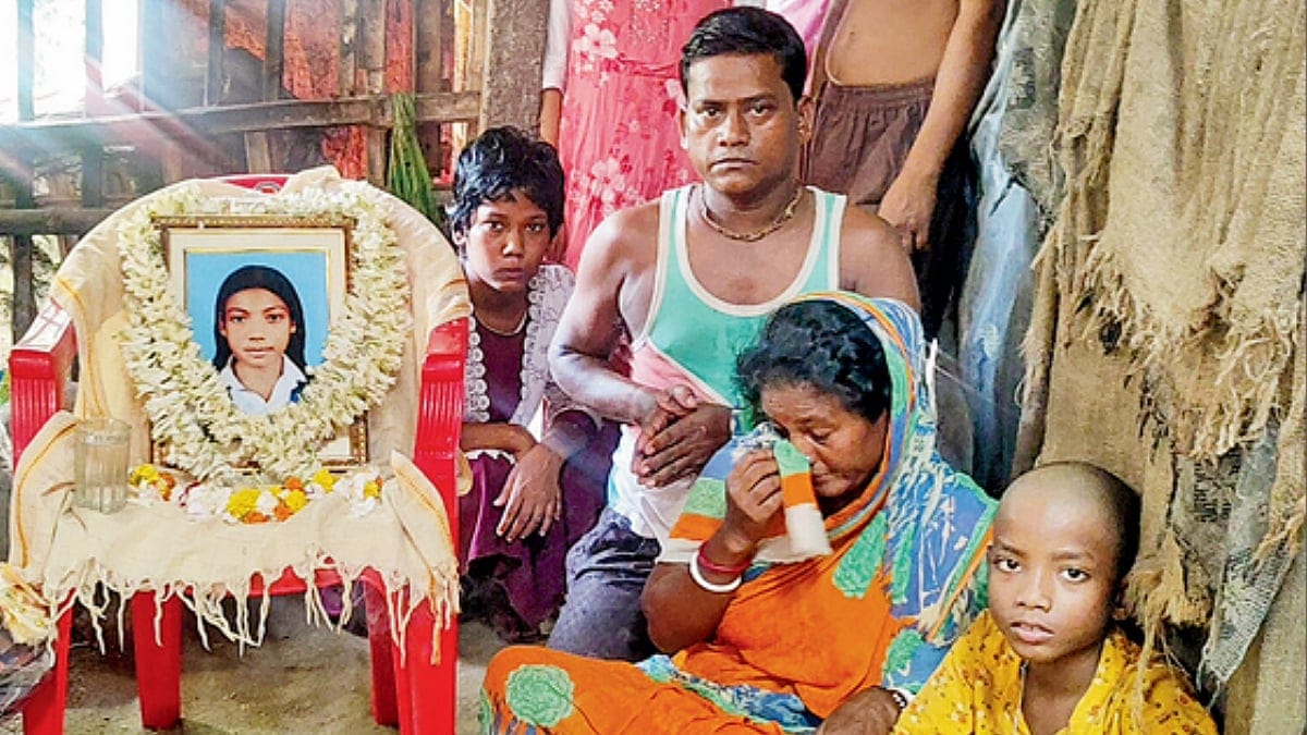 রাখির দিনে দিদির শ্রাদ্ধ! ছবির সামনে বসে কাতর আর্তনাদ ছোট ভাইয়ের