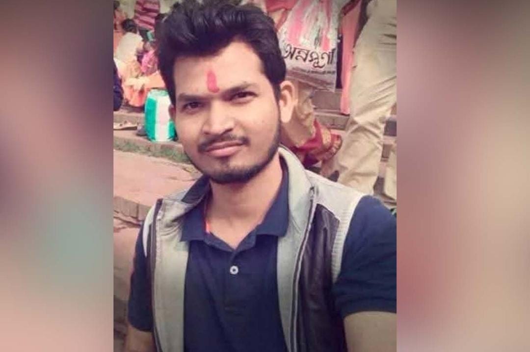 বিদ্যুৎহীন ফ্ল্যাট, ছাদেই রাত কাটাচ্ছিলেন দম্পতি! ৫ তলা থেকে পড়ে রহস্যমৃত্যু যুবকের