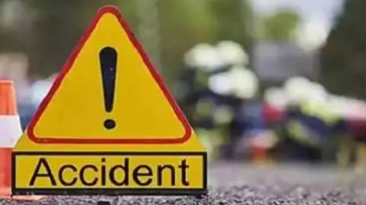 কেষ্টপুরে ভয়াবহ পথদুর্ঘটনা , পিকআপ ভ্যানের ধাক্কায় আহত ৫