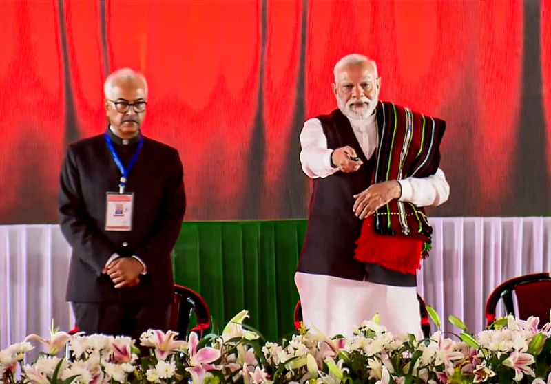 অপেক্ষার অবসান, মণিপুর সফরে মোদি