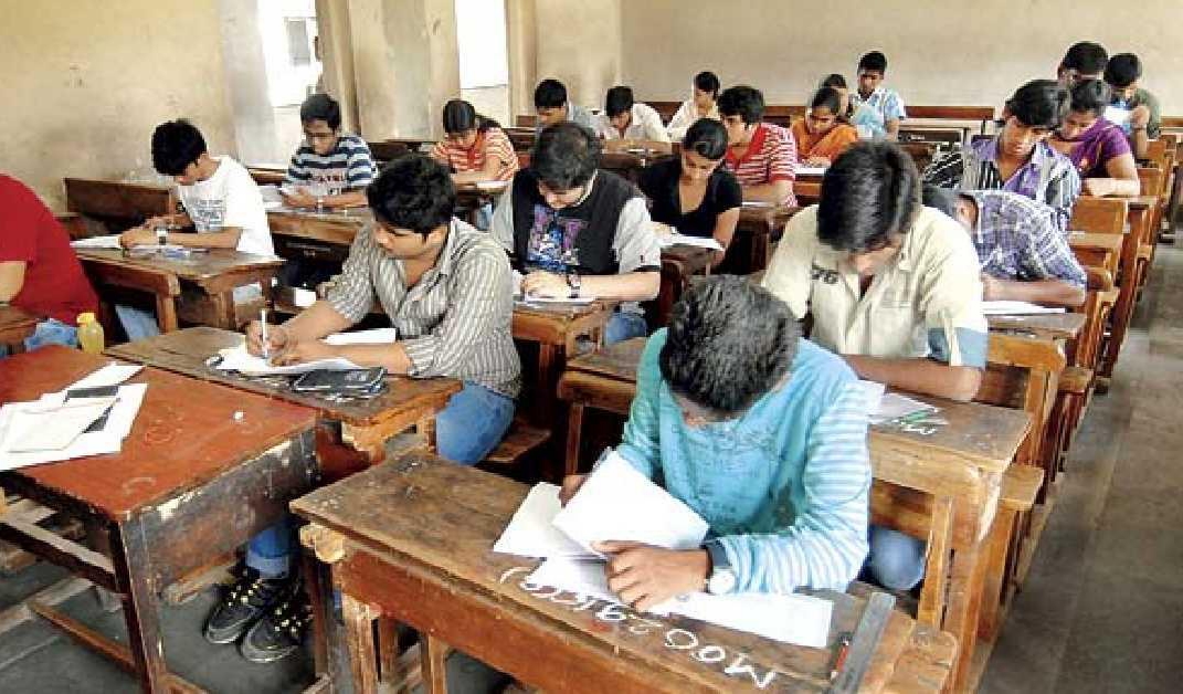 এক সপ্তাহের ব্যবধানে ফের পুনরাবৃত্তি, এসএসসি শিক্ষক নিয়োগ পরীক্ষায় বহিরাজ্যের পরীক্ষার্থীদের ভিড়