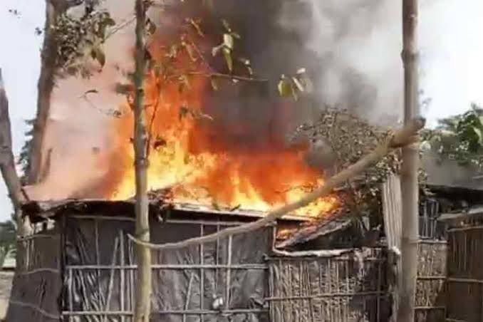 রাতের নিস্তব্ধতায় দাউদাউ আগুন, এক ঝটকায় নিঃশেষ তিন শিশুর জীবন