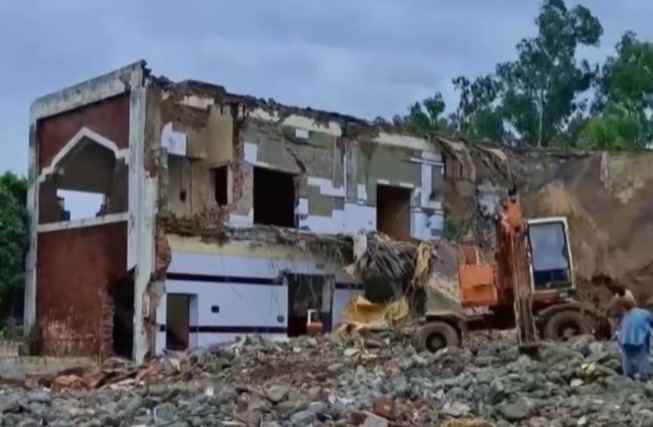 সন্ত্রাসের আঁতুড়ঘর পাকিস্তান! বন্যার ত্রাণের টাকা খরচ লস্করের সদর দফতরের পুনর্নির্মাণে