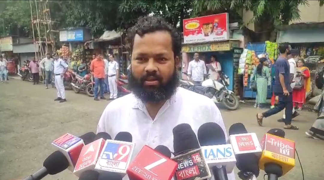 পরীক্ষার পর আন্দোলনের নতুন রূপরেখা , SSC কেন্দ্রে দৃঢ় অবস্থান যোগ্য চাকরিহারা শিক্ষক সুমন বিশ্বাসের