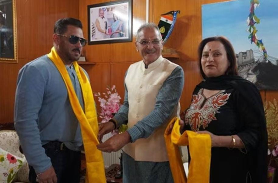 শুটিংয়ের ফাঁকে সৌজন্য , লাদাখের লেফটেন্যান্ট গভর্নরের সঙ্গে বিশেষ সাক্ষাৎ সালমানের
