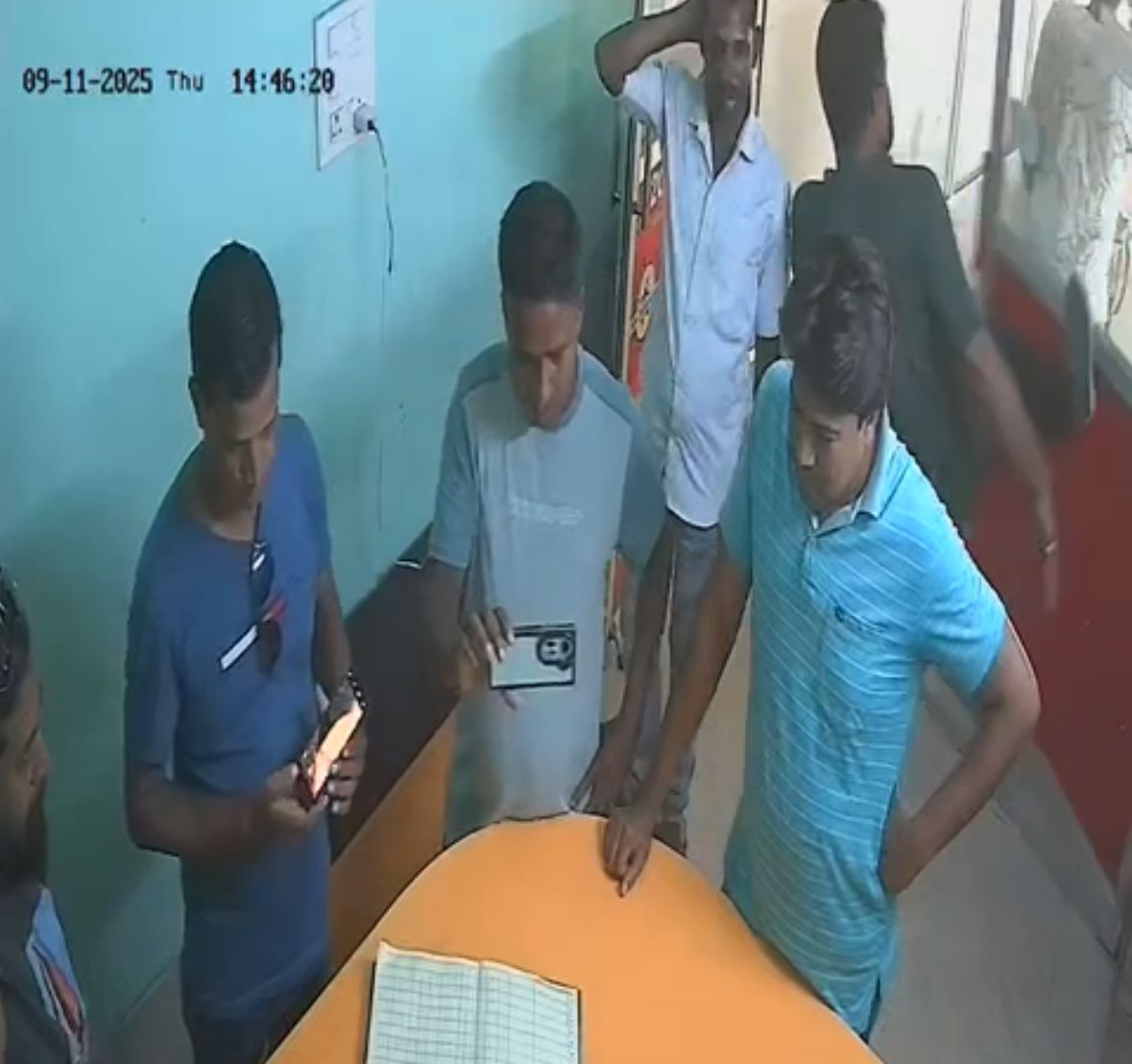 চাঁদার দাবিতে মাঝরাতে হোটেল ভাঙচুর, তৃণমূল নেতার দাদাগিরিতে উত্তপ্ত দত্তপুকুর