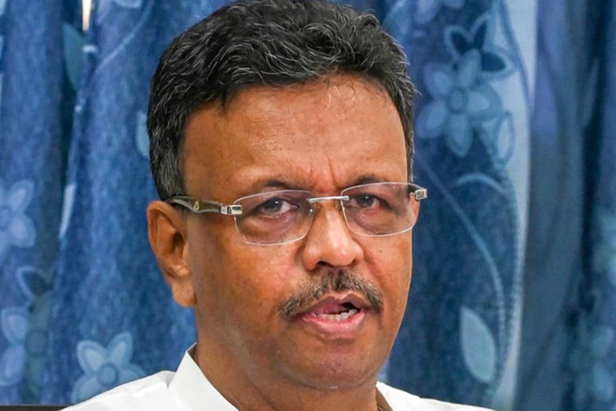 একবালপুরে মদের আসর নিয়ে প্রতিবাদের জেরে খুন যুবক , নিহতের পরিবারের সঙ্গে সাক্ষাৎ করলেন ফিরহাদ হাকিমের