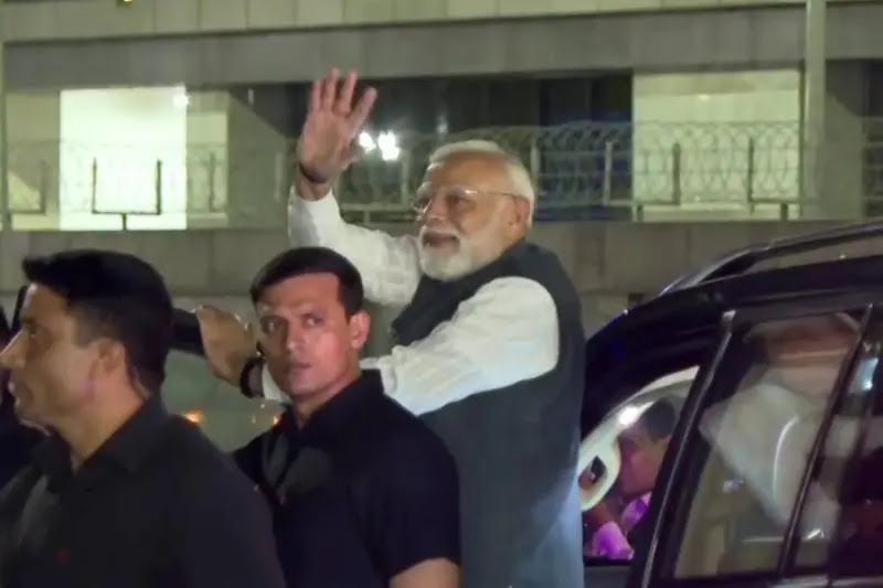 কম্বাইন্ড কমান্ডার্স কনফারেন্সে যোগ দিতে কলকাতায় মোদি , রাজভবনে রাত্রিবাস