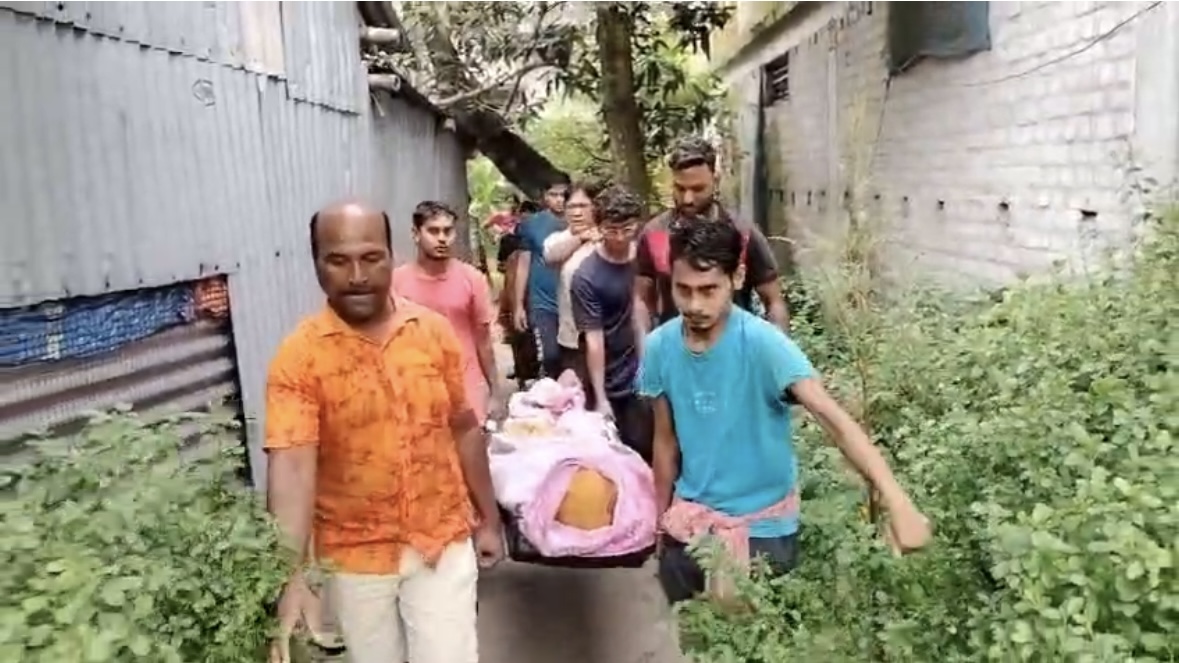 ফোন ধরতে দেরি স্বামীর , মনের দুঃখে গলায় দড়ি স্ত্রীর