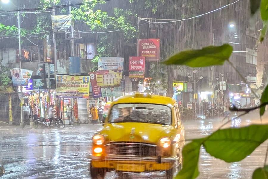 সপ্তাহ জুড়ে বজ্রবিদ্যুৎ-সহ বৃষ্টির সম্ভাবনা, ভ্যাপসা গরমে বাড়বে অস্বস্তি