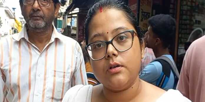 নোয়া খোলার নির্দেশে পরীক্ষায় বসতে অস্বীকার , এসএসসি নির্দেশ মানলেন না বিবাহিতা