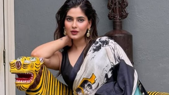 চলন্ত ট্রেন থেকে ঝাঁপ , হাসপাতাল থেকে ফিরে বিশেষ বার্তা অভিনেত্রীর