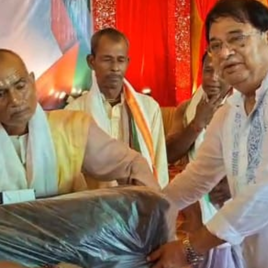 মাতৃভাষার অপমানের বিরুদ্ধে কীর্তনীয়াদের খোল - করতাল বিতরণ, কোচবিহারে নয়া চমক উদয়নের