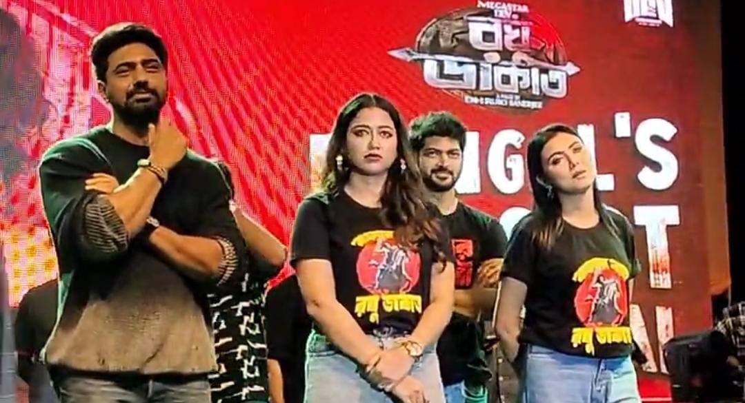 দুর্গাপুরে দলবল নিয়ে ডাকাতি দেবের , নতুন ছবির প্রচারে উন্মাদ অনুরাগীরা