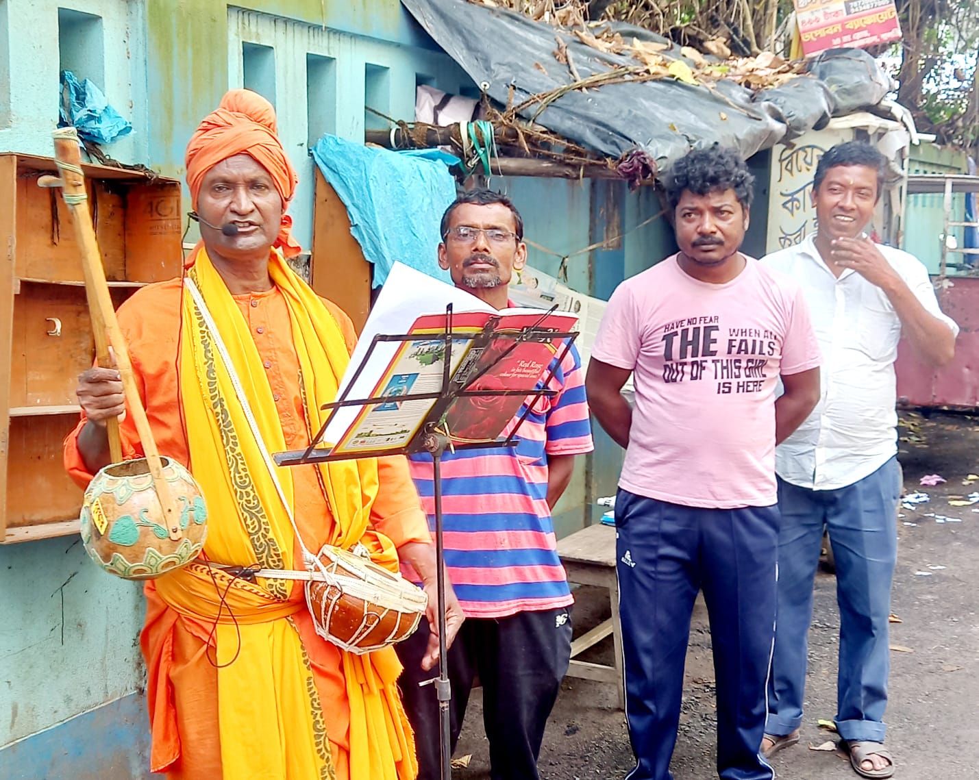 ভিন রাজ্যে বাঙালিদের উপর অত্যাচার , প্রতিবাদে সরব রাষ্ট্রপতির সম্মানপ্রাপ্ত শিল্পী বাউল স্বপন দত্ত