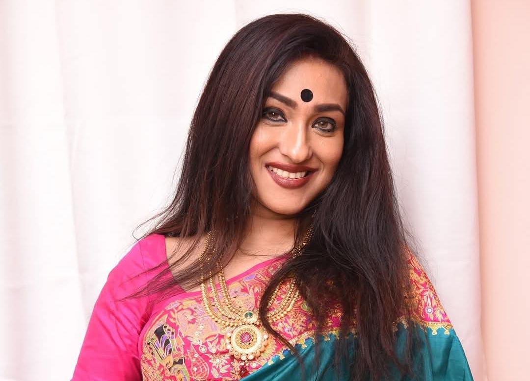 নারী - পুরুষ সম্পর্ক নিয়ে ভাবনা চিন্তা বদলান , নিন্দুকদের মুখে সপাটে চড় ঋতুপর্ণার