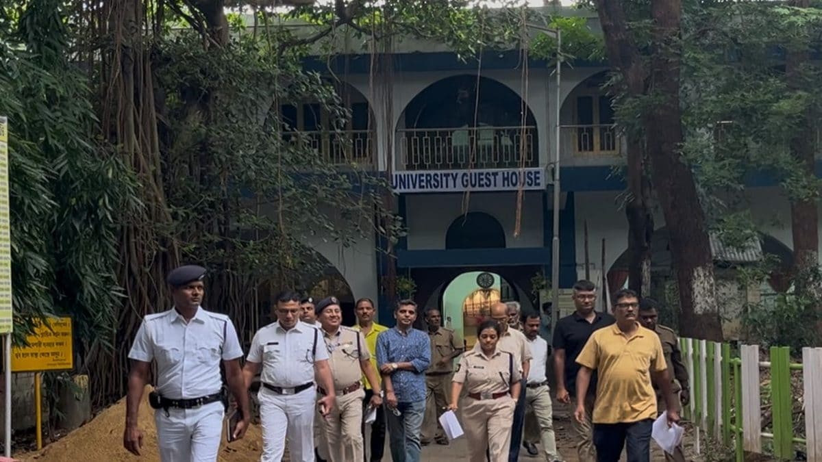 যাদবপুর ছাত্রীর অস্বাভাবিক মৃত্যু , তদন্তে নামল লালবাজারের হোমিসাইড শাখা