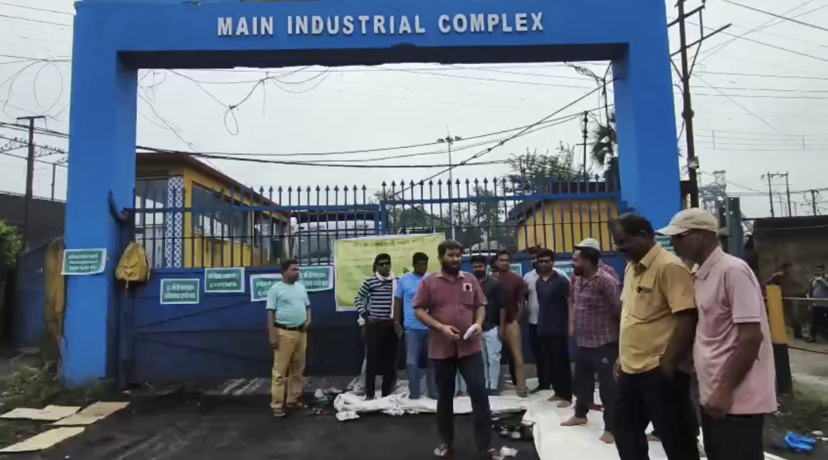 দীর্ঘদিনের মিথ্যে প্রতিশ্রুতি ,চাকরির দাবিতে অগ্নিগর্ভ পাণ্ডবেশ্বর কোলিয়ারি