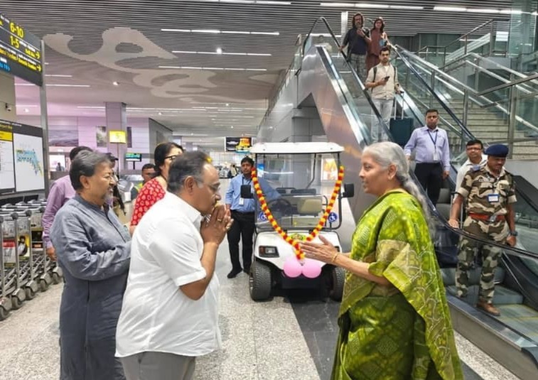 পুজোর মরশুমে কলকাতায় কেন্দ্রীয় অর্থমন্ত্রী নির্মলা