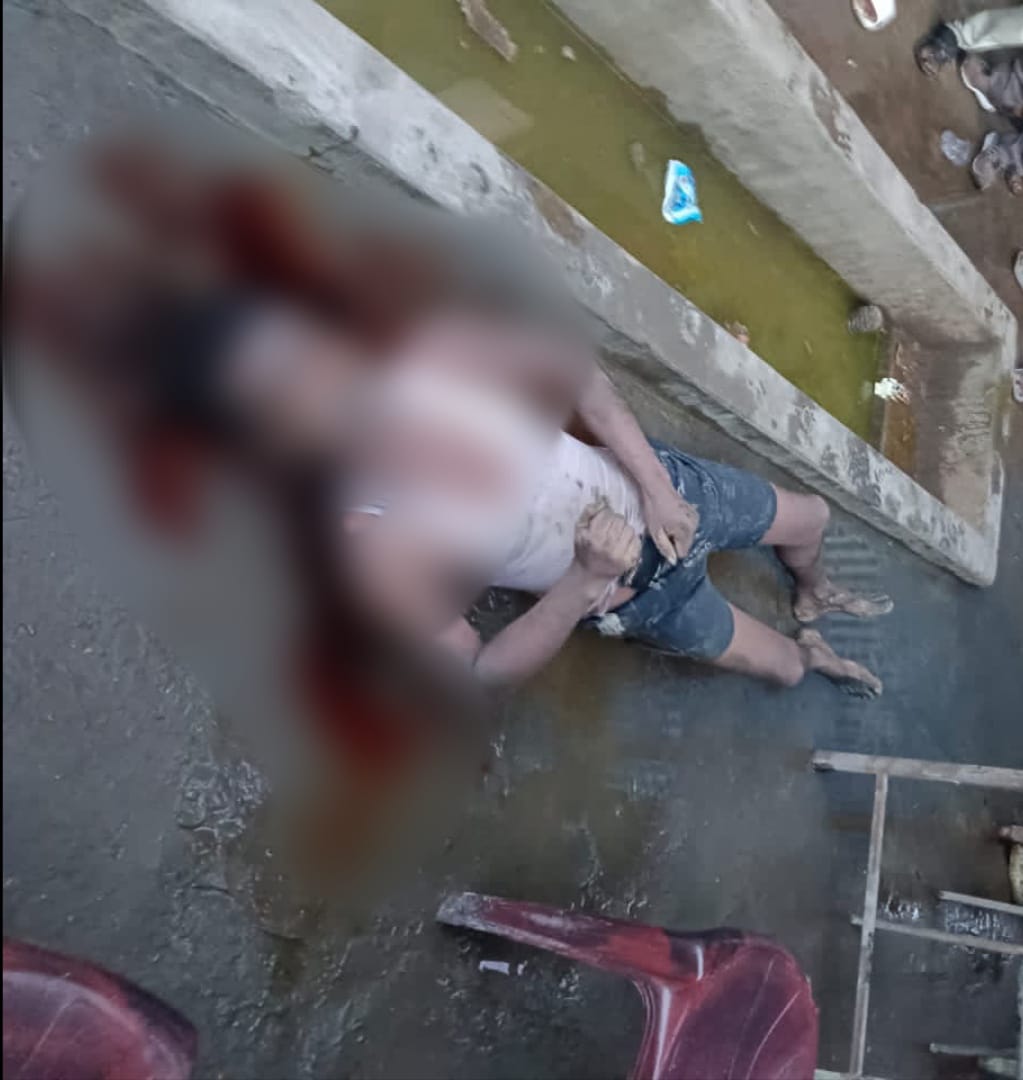 গ্যারেজের ভেতর থেকে যুবকের দেহ উদ্ধার , তুমুল চাঞ্চল্য শিলিগুড়িতে