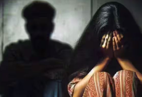 কাকদ্বীপের পর রাজারহাট, আলো নিভিয়ে প্রধান শিক্ষিকাকে ঘরবন্দি করে মারধরের অভিযোগ