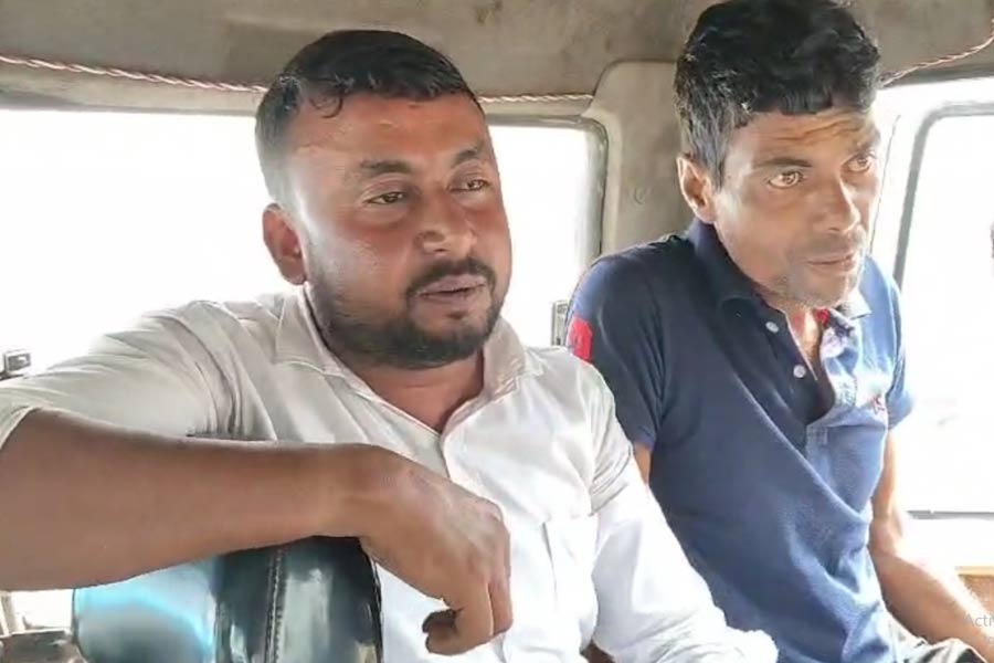 বিশ্বকর্মা পুজোর রাতে দাদাগিরি, পুলিশকর্মীকে মারধরের অভিযোগ বিজেপি নেতার বিরুদ্ধে