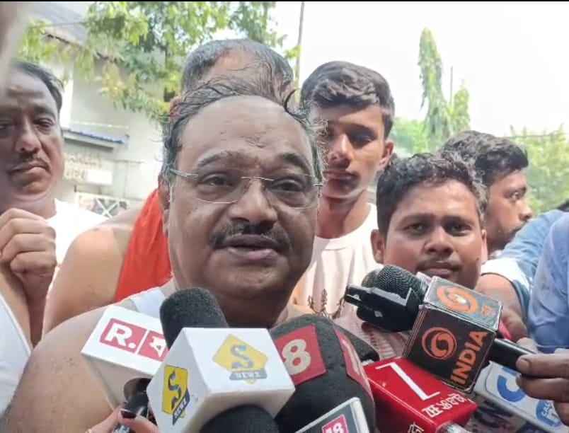 নিজের বানানো বাংলাকেই উনি চিনতে পারছেন না , দেবীপক্ষে শমীকের তোপে মমতা