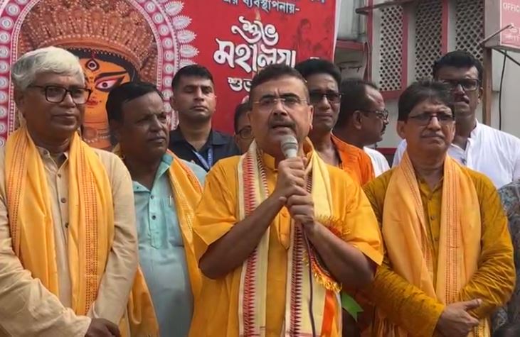বৃষ্টির জন্য ছাতা আছে , হিজাব পড়ার দরকার ছিল না , কাঁথির মহালয়ার মঞ্চ থেকে মমতাকে আক্রমণ শুভেন্দুর