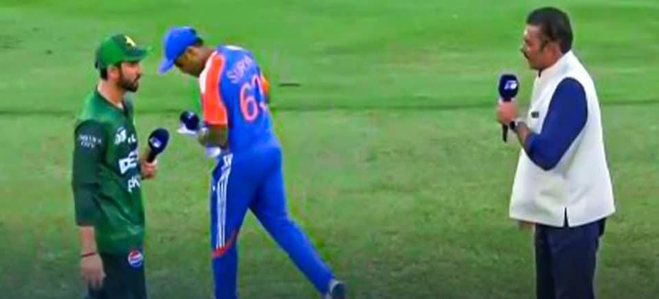 এশিয়া কাপ , ফের হাত মেলাল না দুই অধিনায়ক , দল বদল পাকিস্তানের