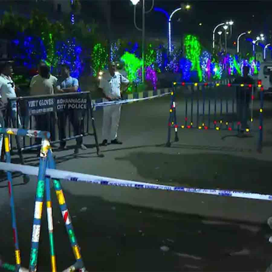 রাতের পেট্রোলিংয়ে ভয়াবহ পরিণতি , ইকো পার্কের সামনে গাড়ির ধাক্কায় নিহত পুলিশ কনস্টেবল