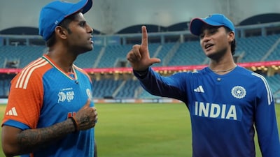 গিল-অভিষেক বোঝাপড়ায় শতরানের অংশীদারিত্ব , সূর্যের প্রশ্নের মুখে ভারতীয় ওপেনার