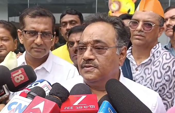 কবিমনষ্ক মুখ্যমন্ত্রী, ওনার বুদ্ধিমত্তার প্রতিক্রিয়া দেওয়ার ক্ষমতা বিজেপির নেই , জিএসটি ইস্যুতে মমতাকে কটাক্ষ শমীকের
