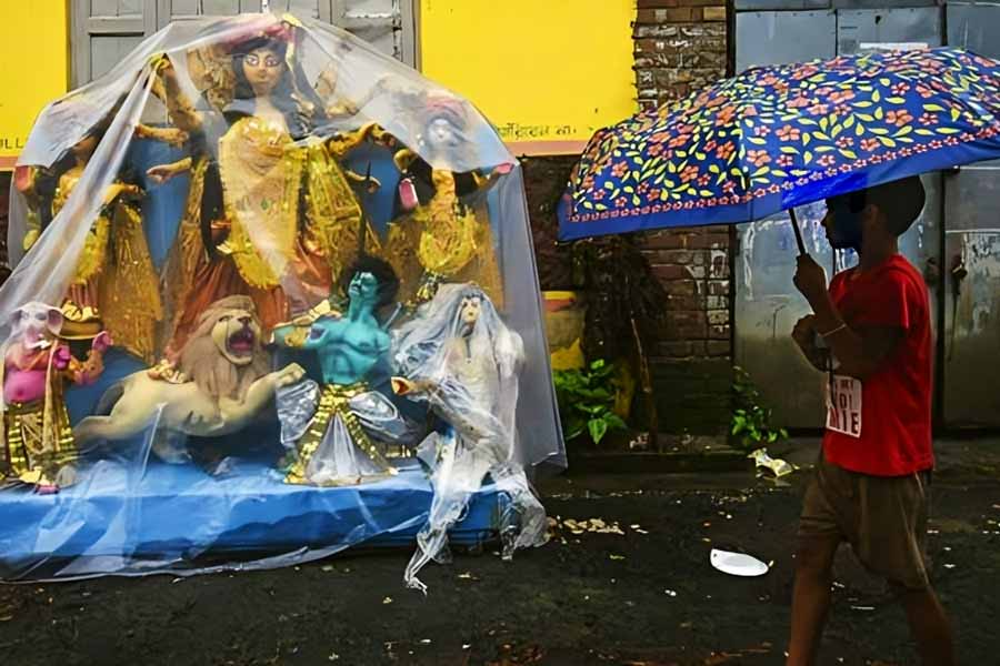 শারদীয়ায় স্বস্তির আভাস , পূবালি বাতাসে ভেসে গেল ভারী বৃষ্টির সম্ভাবনা