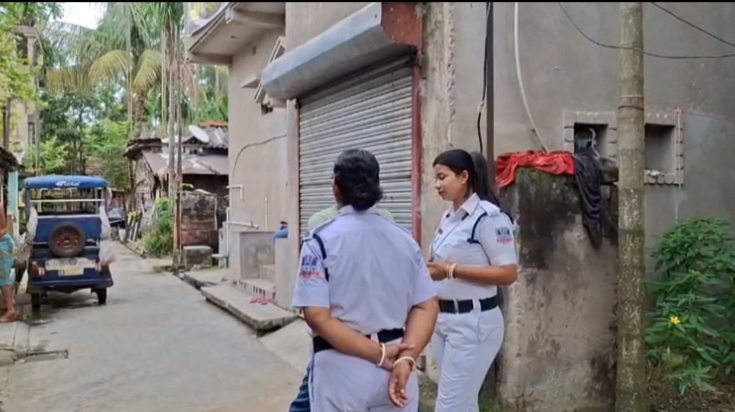 SSC ভবন অভিযান ঘিরে উত্তেজনা, আন্দোলনকারী সুমন বিশ্বাসের বাড়িতে পুলিশি অভিযান