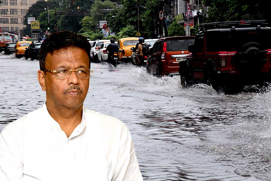 পুজোর আগে কলকাতায় বানভাসি পরিস্থিতি , নাগরিকদের সতর্কবার্তা মেয়রের