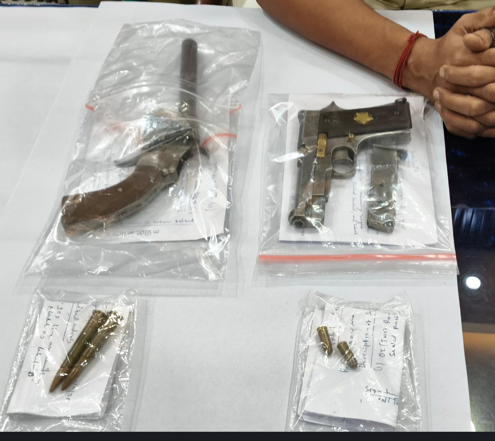 রাতের অন্ধকারে উদ্ধার আগ্নেয়াস্ত্র , গ্রেফতার দুই যুবক
